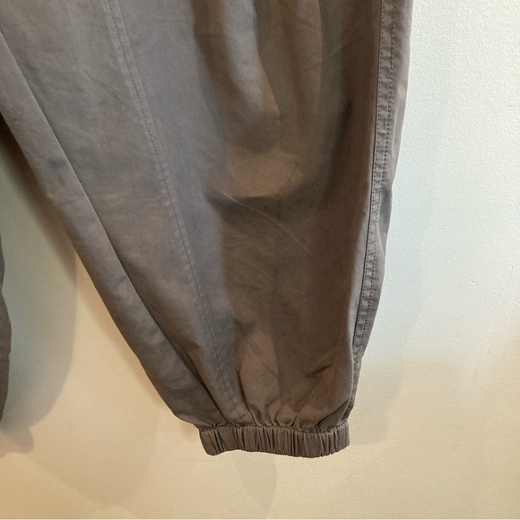 BASIC HOUSE Sz 26 Cargo Style Pants Buckle Closure Pockets Elastic Hemline Pants - Picture 3 of 16